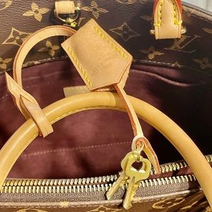 (Look Brand New) Barely worn. Montaigne bag in iconic Monogram canvas.